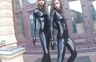 XXX 滑りやすいときに濡れた四人弄 女性 の ため の アダルト ビデオ