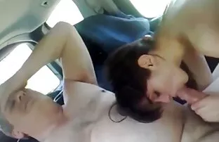 XXX 彼女がいたときに若い十代は完璧なフェラチオを与えます。 女 用 アダルト ビデオ