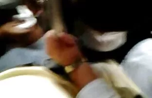 XXX コックを噛んで茶色の髪の女の子を供給する h ビデオ 女性
