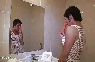 XXX ろくでなし新鮮な英国の熟女は良い詰め物を必要とする 女の子 用 エロ ビデオ