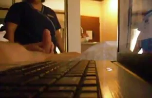 XXX シスター-キンバーはリーの喉を深く踏みつけた、彼女の義理の兄弟！ アダルト ビデオ 女性 安心
